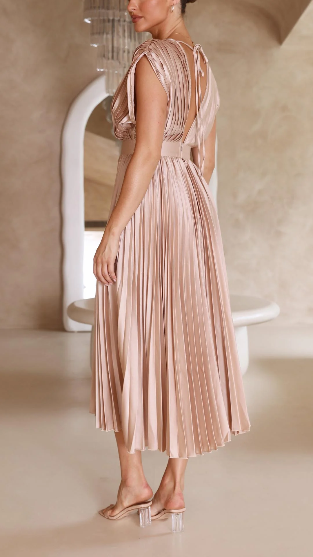 Faltiges Midikleid mit edlem Look für besondere Anlässe