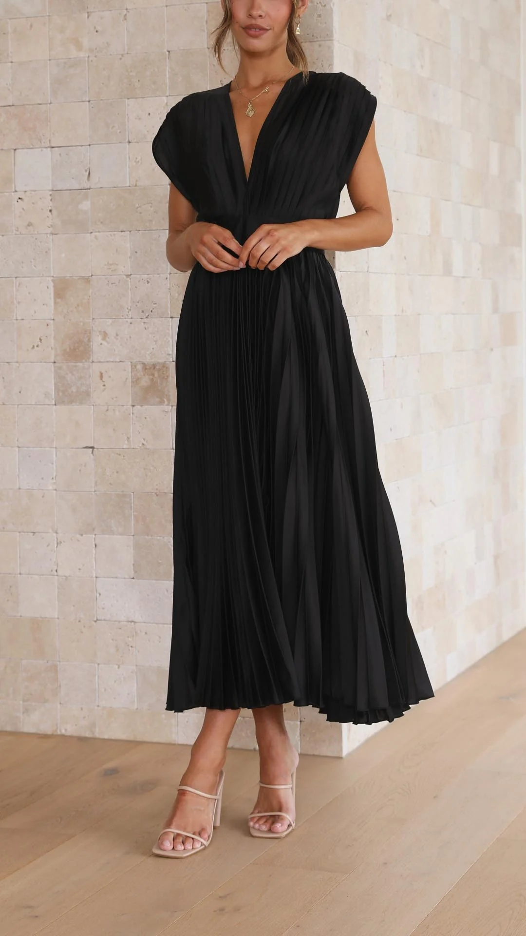 Faltiges Midikleid mit edlem Look für besondere Anlässe