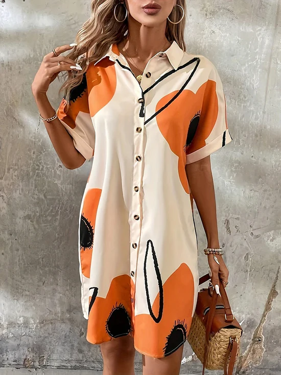 Modernes Minikleid im Hemdblusenstil mit kurzen Ärmeln und Blumenmuster
