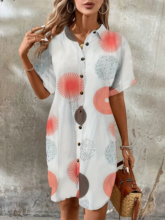 Modernes Minikleid im Hemdblusenstil mit kurzen Ärmeln und Blumenmuster