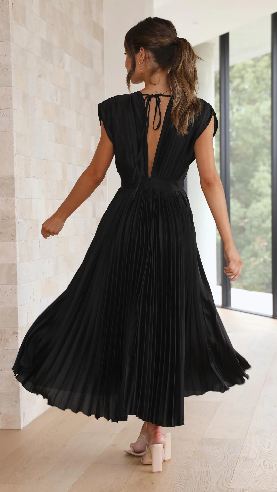 Faltiges Midikleid mit edlem Look für besondere Anlässe