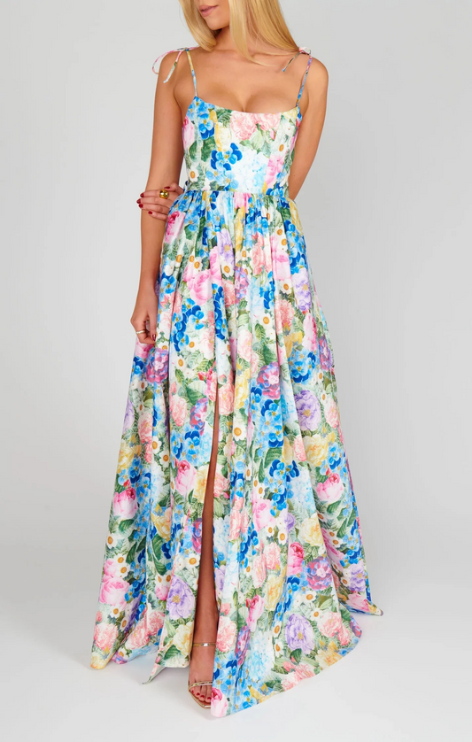 Elegantes langes Kleid mit dünnen Trägern und Blumenmuster für besondere Anlässe